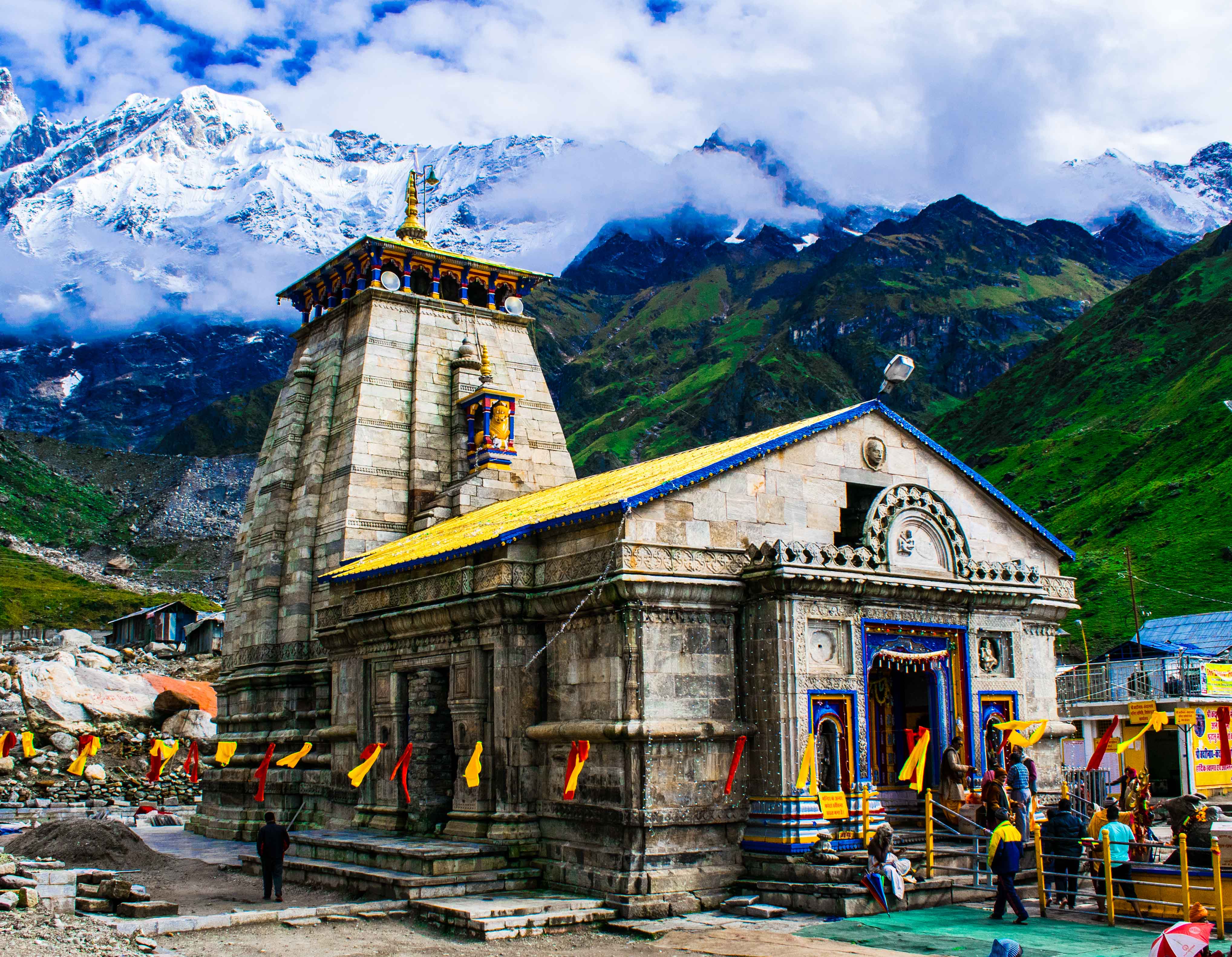 Kedarnath Helicopter services 2024 by Manchala Mushafir with Kedarnath Temple and Helicopter